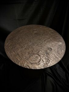 Table d’appoint inspirée de la lune
